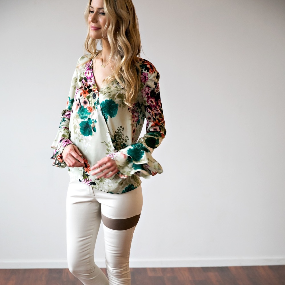 🌷As Seen In Macy’s 🌷AliMadi Green Faux Wrap Top - Picture 2 of 3